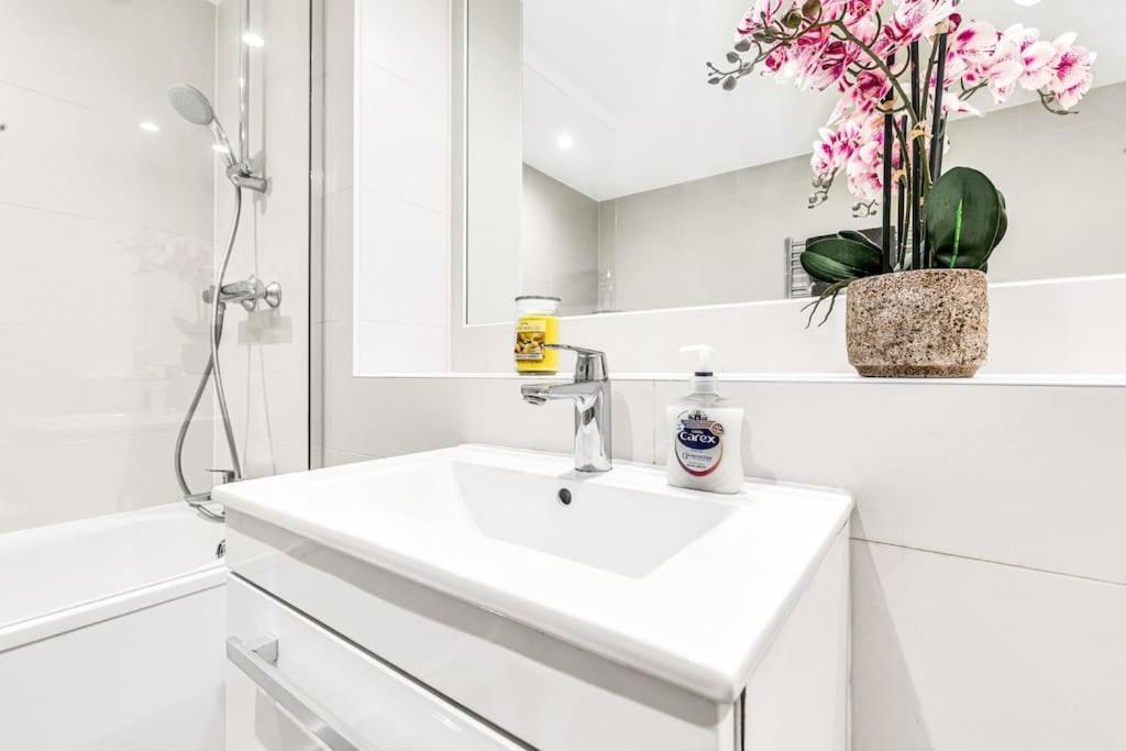 Apartamento Luxaway In Earls Court - Sleeps Up To 10 Londres