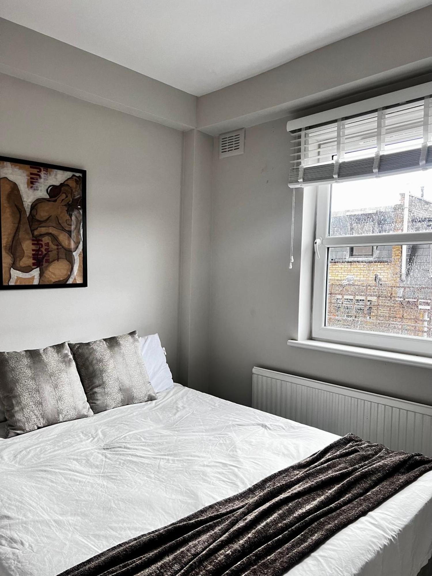 Bright And Modern Flat Near Portobello Road And The Canal Londen