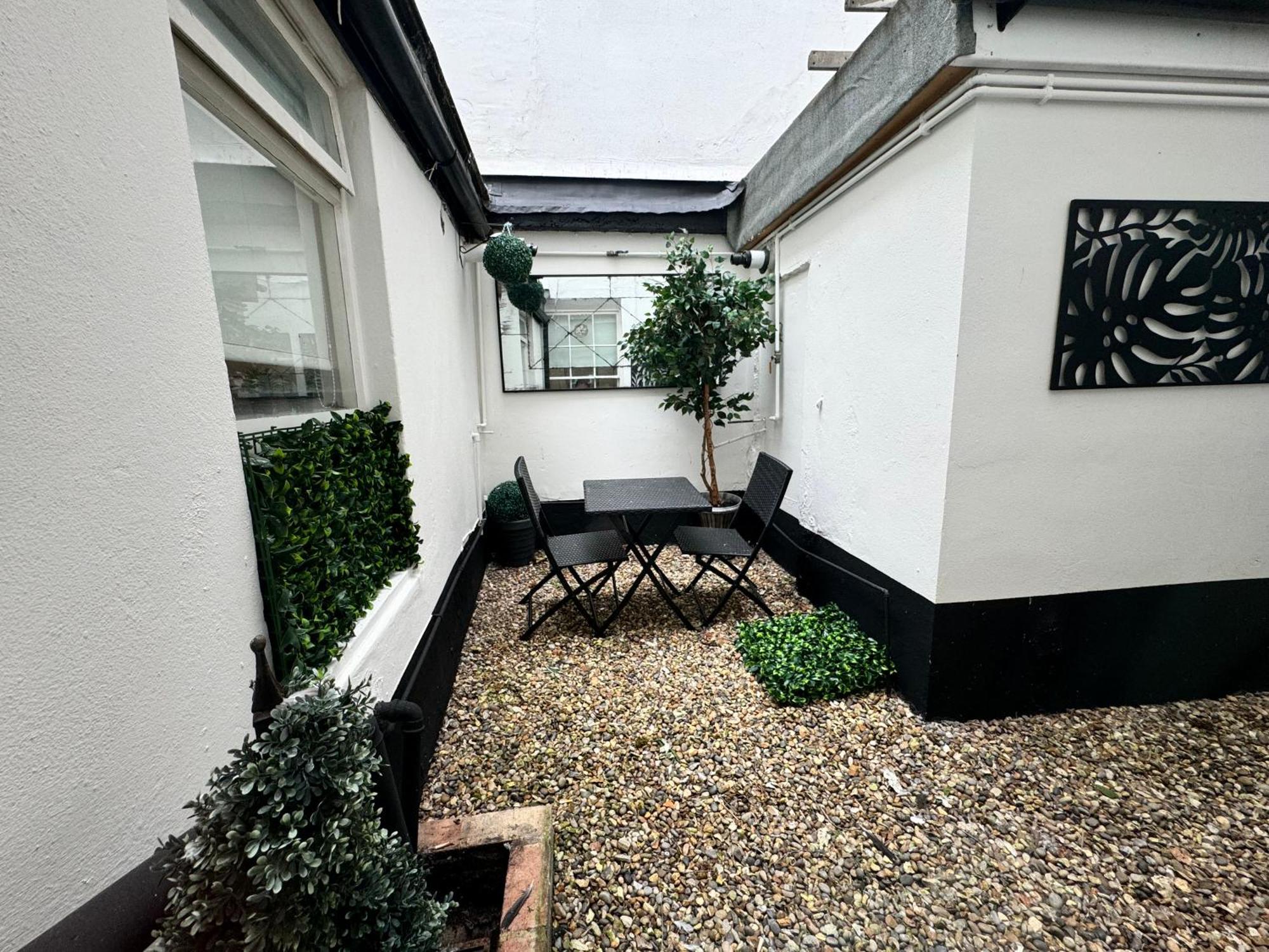 Apartment Stunning Refurbished With A Private Courtyard To Enjoy!