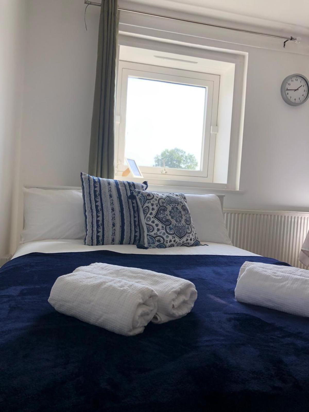 Comfy Entire Flat With View Balcony In Regents Park, Camden, Apartamento