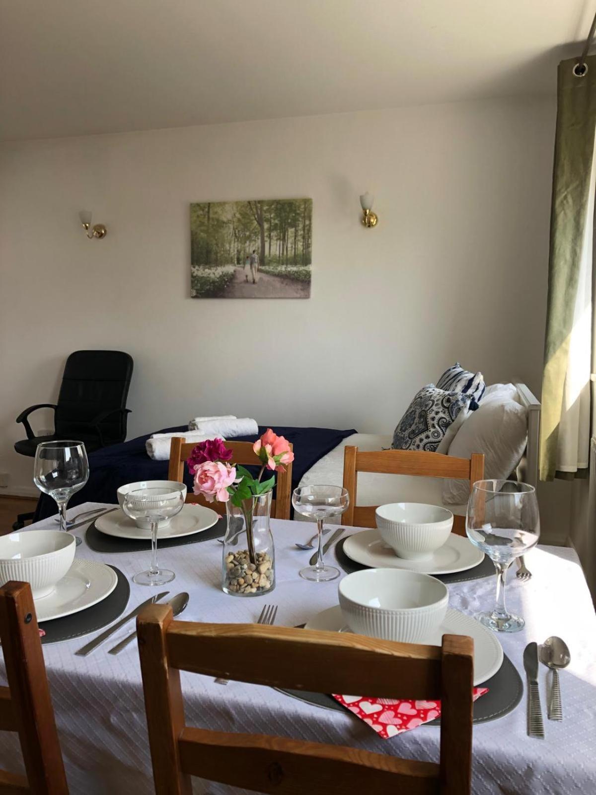Comfy Entire Flat With View Balcony In Regents Park, Camden, * Londres