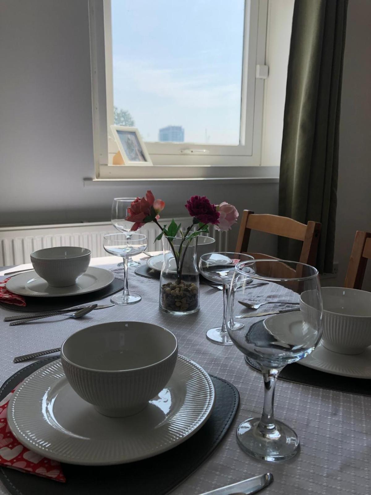 Comfy Entire Flat With View Balcony In Regents Park, Camden, Londres