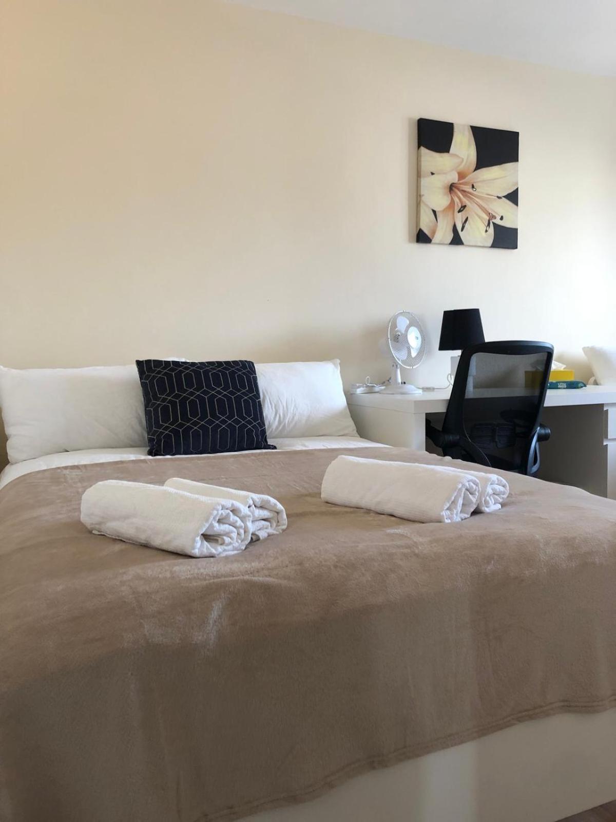 Comfy Entire Flat With View Balcony In Regents Park, Camden, * Londres