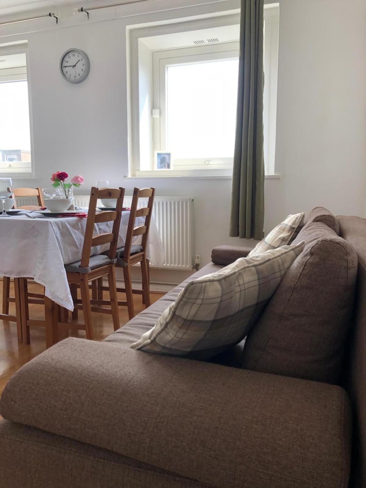 Comfy Entire Flat With View Balcony In Regents Park, Camden, * Londres