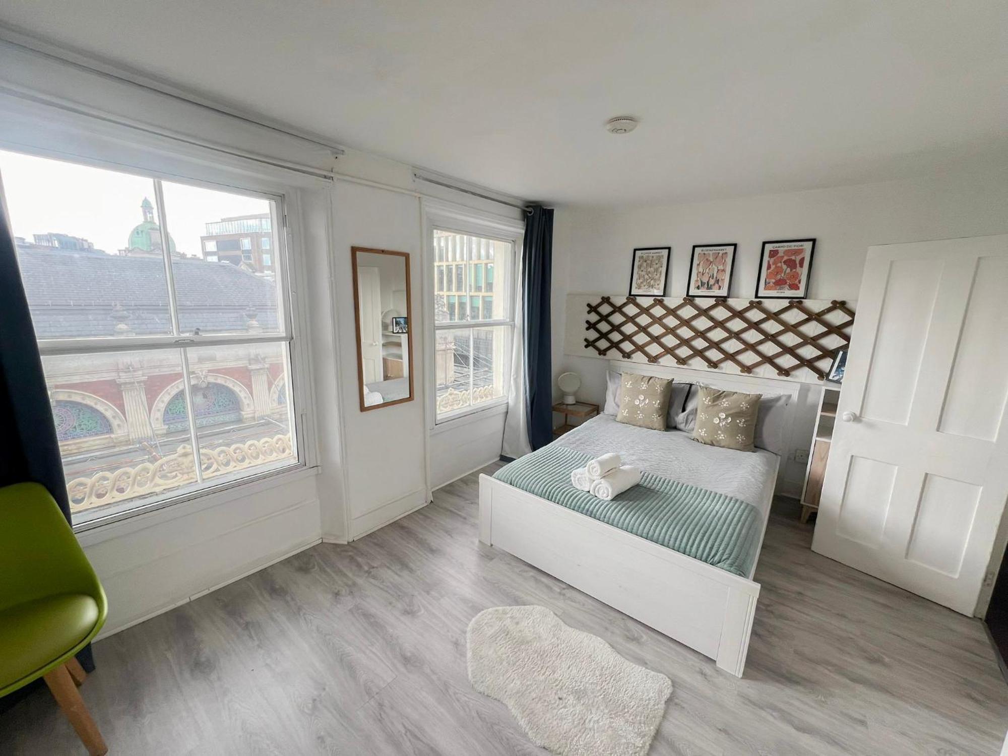 2 Bedroom Flat A Short Walk Away To Barbican Centre Near Farringdon, Old St