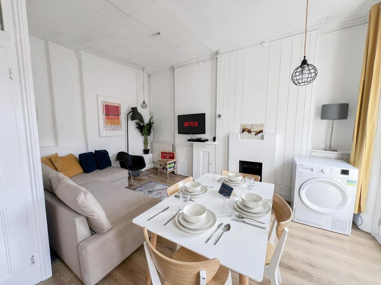 2 Bedroom Flat A Short Walk Away To Barbican Centre Near Farringdon, Old St Appartement