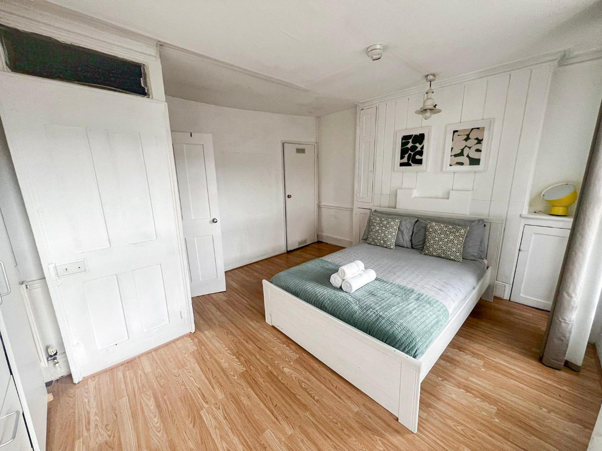 2 Bedroom Flat A Short Walk Away To Barbican Centre Near Farringdon, Old St Appartement *