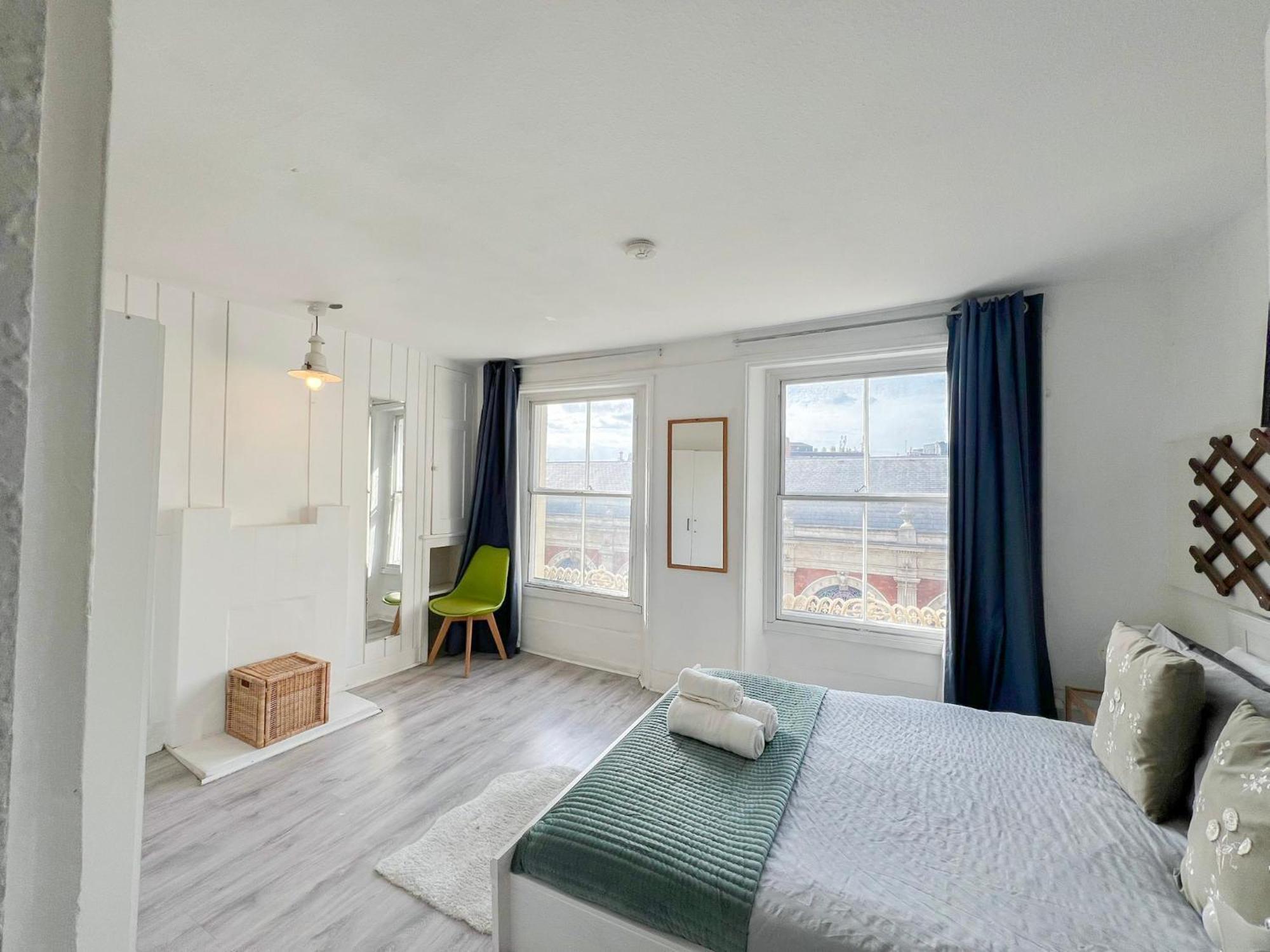 2 Bedroom Flat A Short Walk Away To Barbican Centre Near Farringdon, Old St