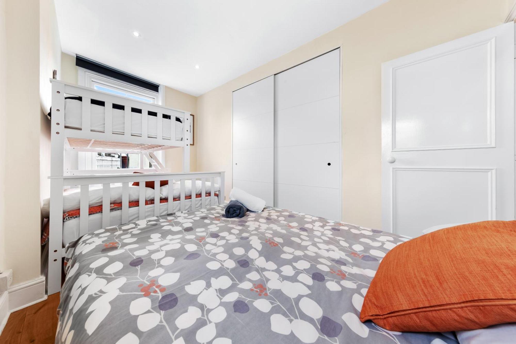 Spacious Sleep 11 With Terrace In Earls Court Ec99 * Londres