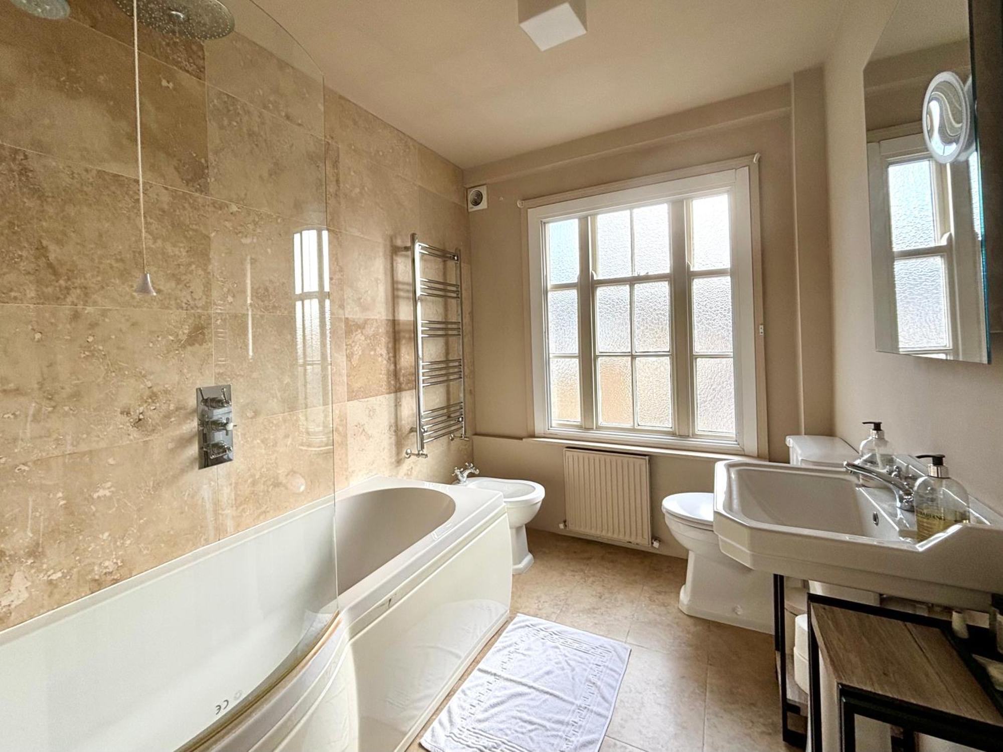 Apartment The Mozart By Sloane Square