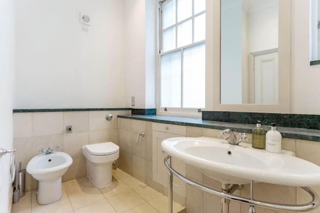 Fabulous 3 Bed In Kensington Appartement *