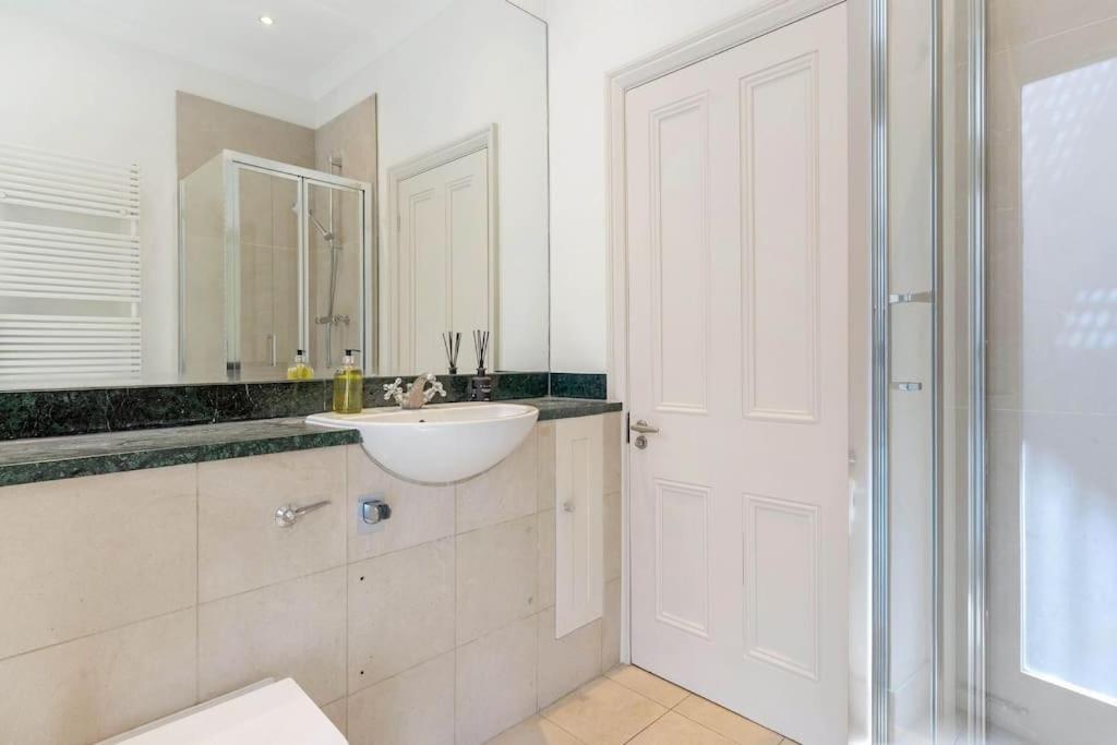 Fabulous 3 Bed In Kensington Appartement *