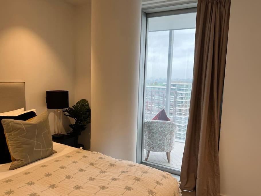 Modern 2 Bed Flat At Battersea *