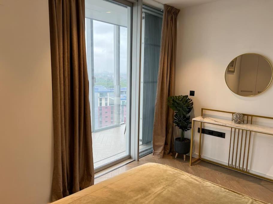 Modern 2 Bed Flat At Battersea * Londres