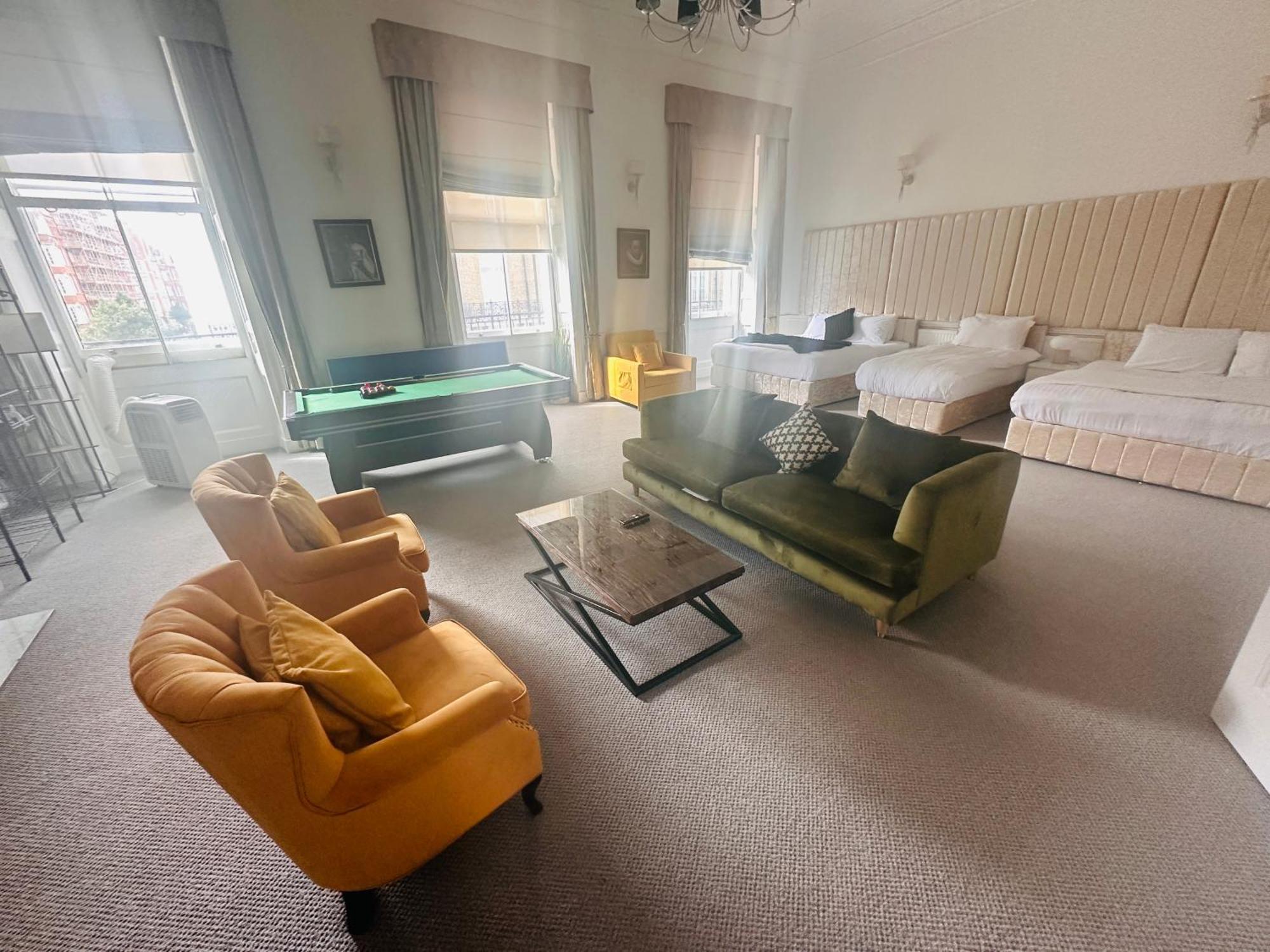 Luxury 3 Bedroom Duplex With Pool Table - 4hs Appartement *