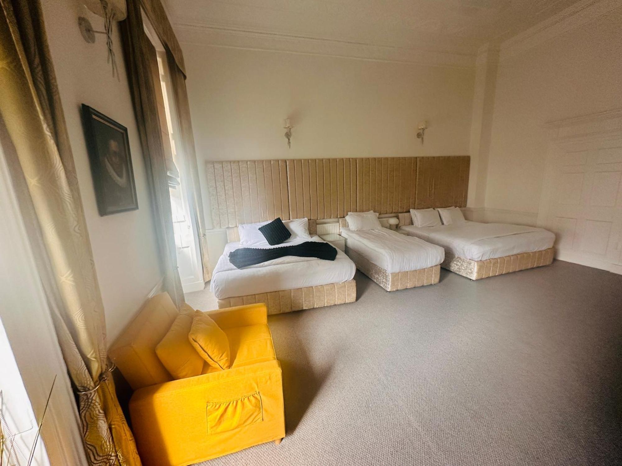 Luxury 3 Bedroom Duplex With Pool Table - 4hs Londres