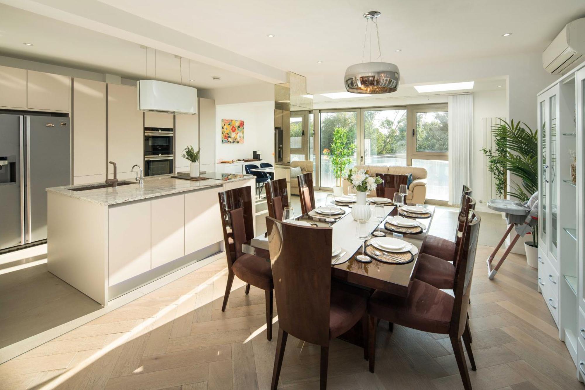 Luxury Pool House With Free Parking - Unico Residences Hébergement de vacances
