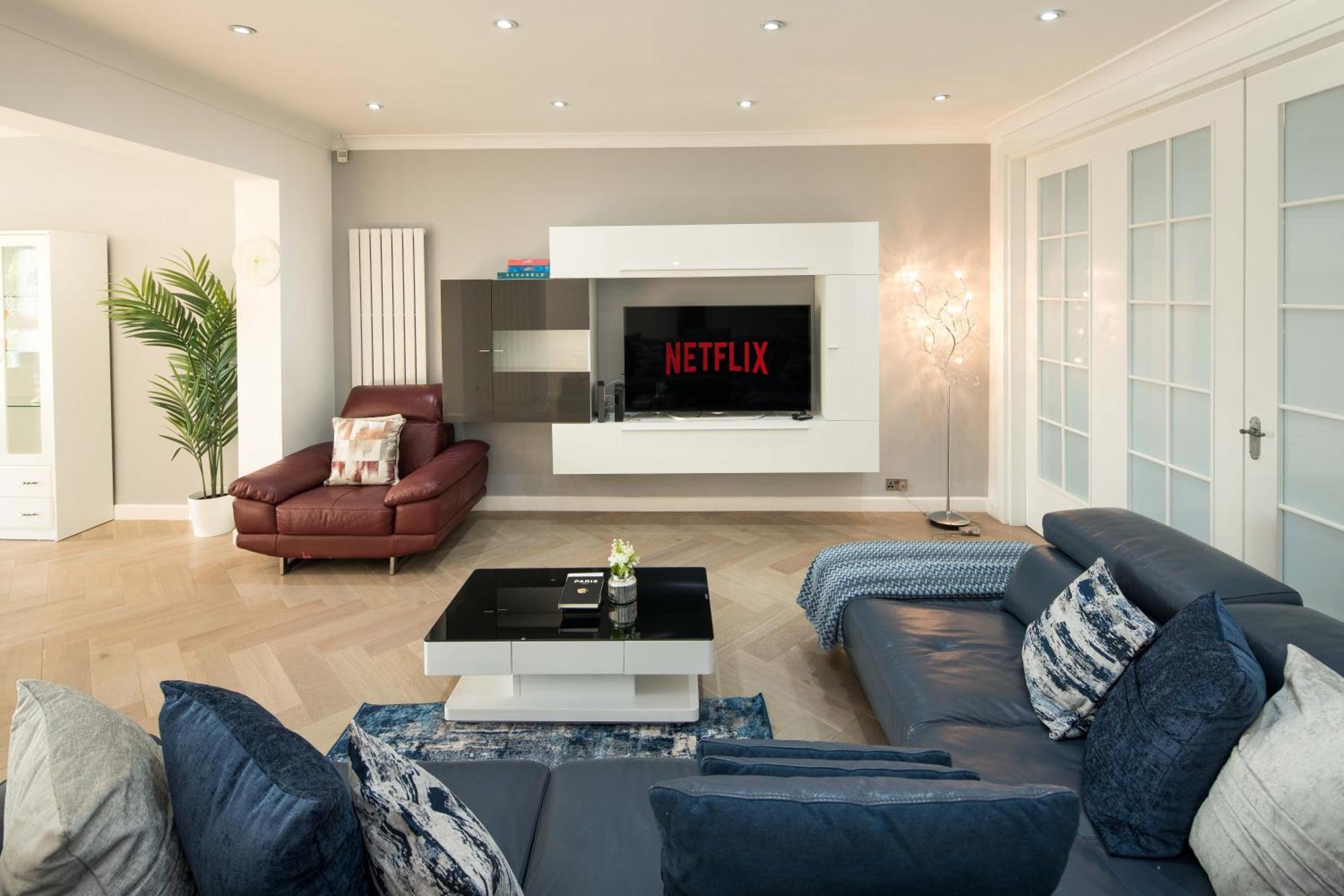 Luxury Pool House With Free Parking - Unico Residences Londres