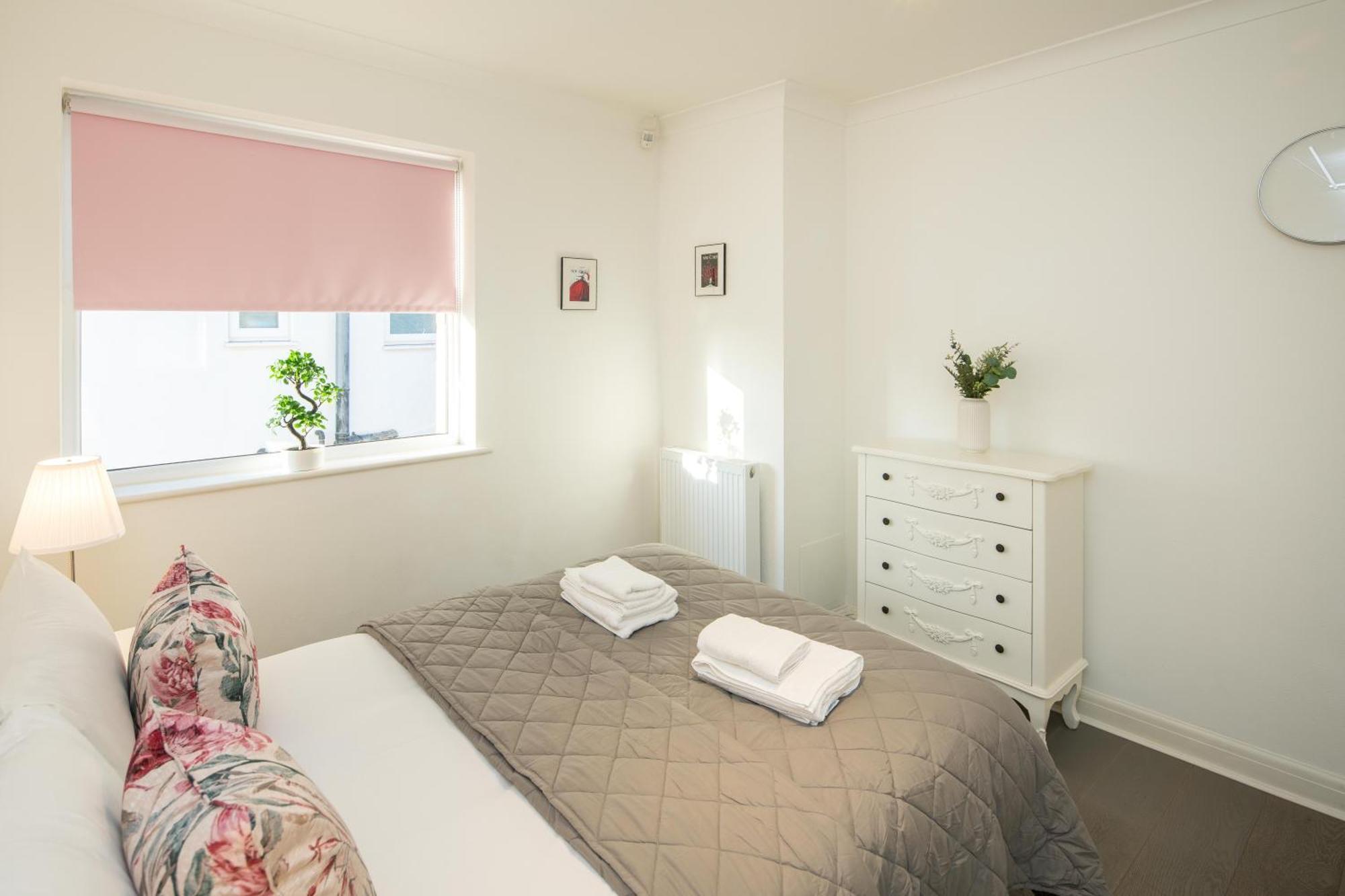 Luxury Pool House With Free Parking - Unico Residences * Londres
