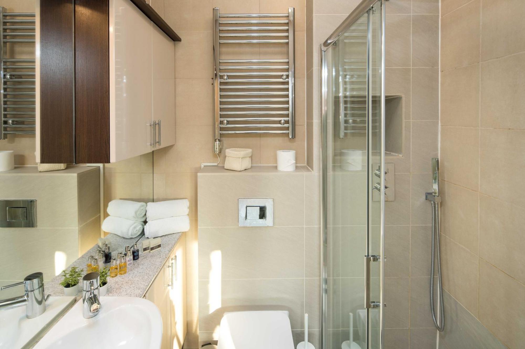 Hébergement de vacances Luxury Pool House With Free Parking - Unico Residences
