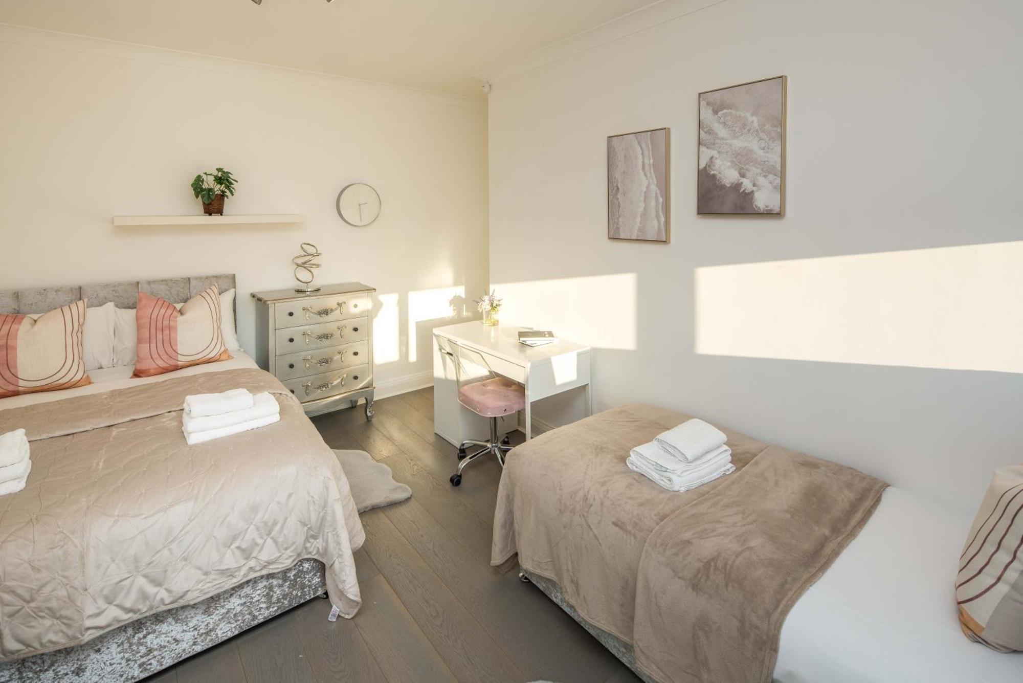 Hébergement de vacances Luxury Pool House With Free Parking - Unico Residences Londres
