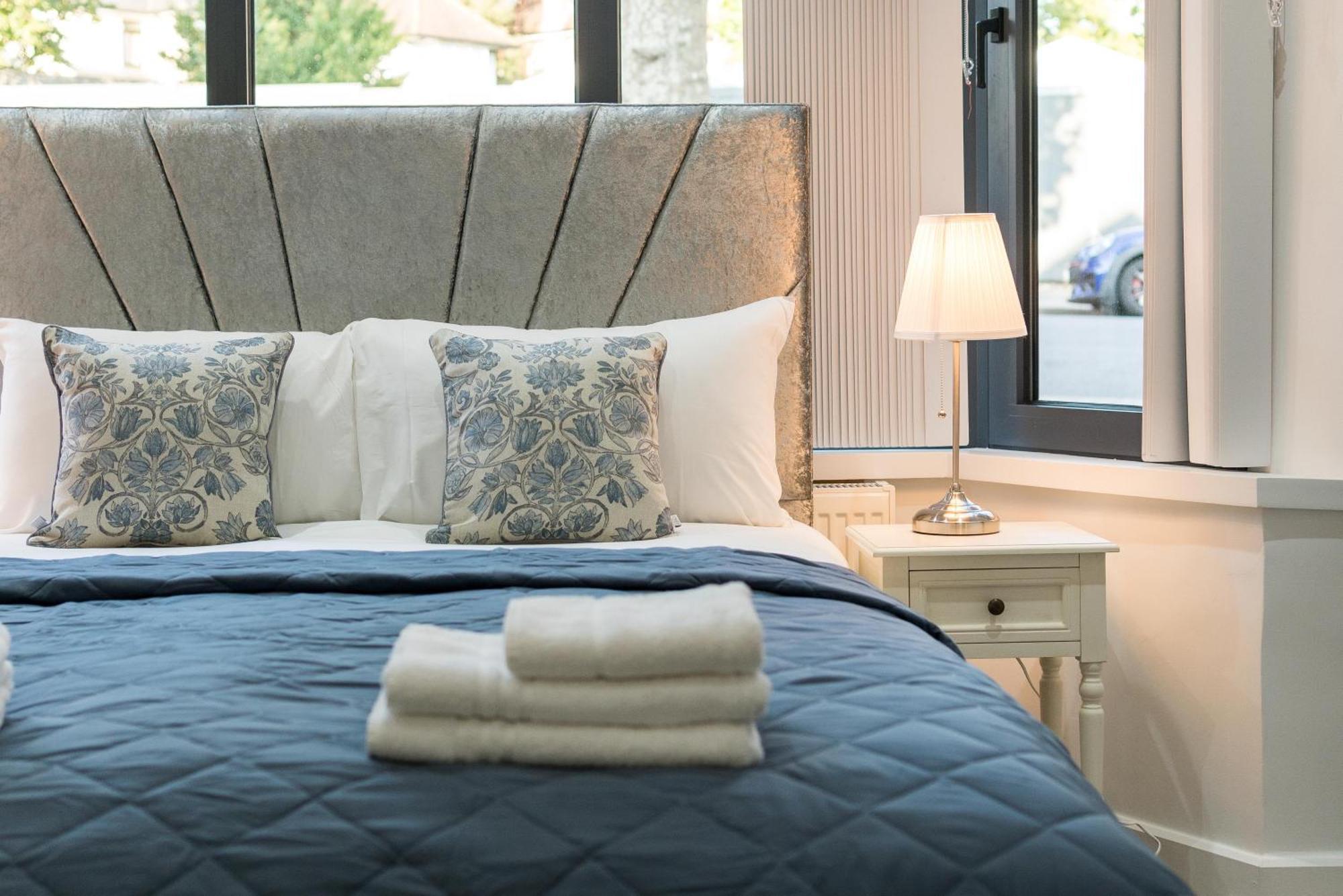 Luxury Pool House With Free Parking - Unico Residences * Londres