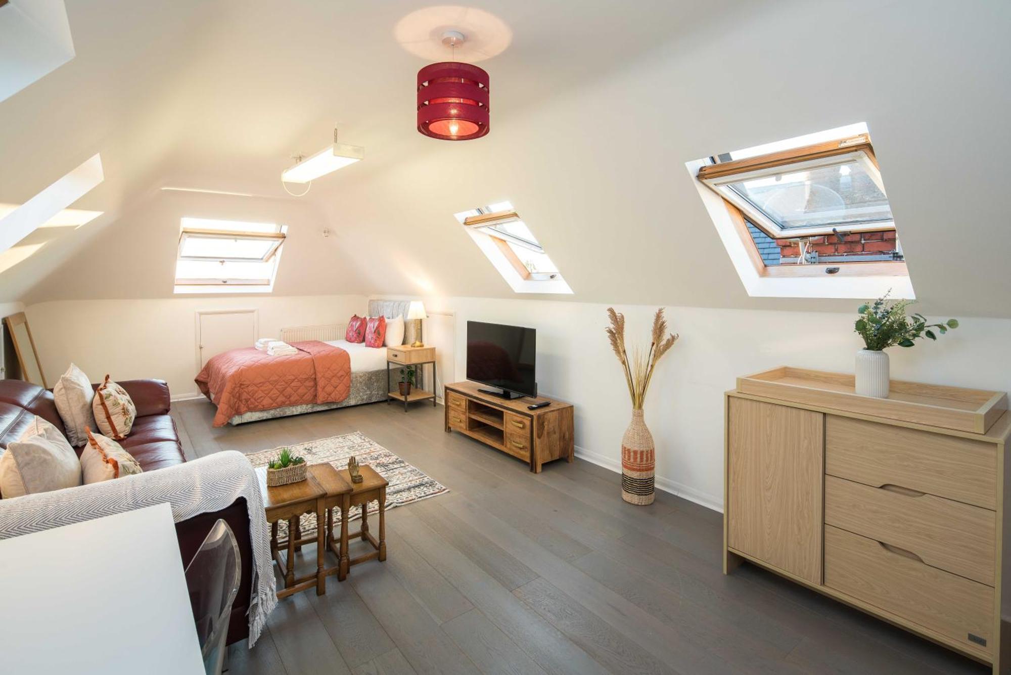Luxury Pool House With Free Parking - Unico Residences Londres