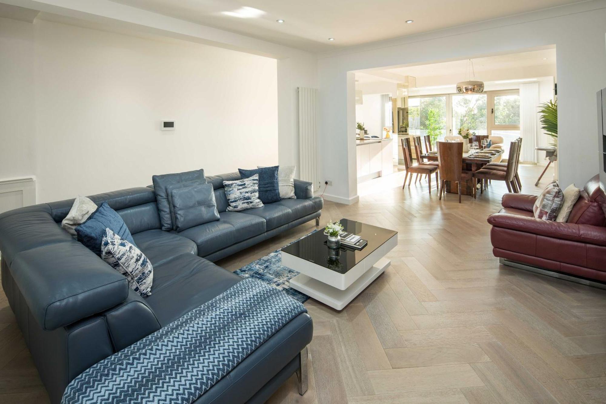 Hébergement de vacances Luxury Pool House With Free Parking - Unico Residences