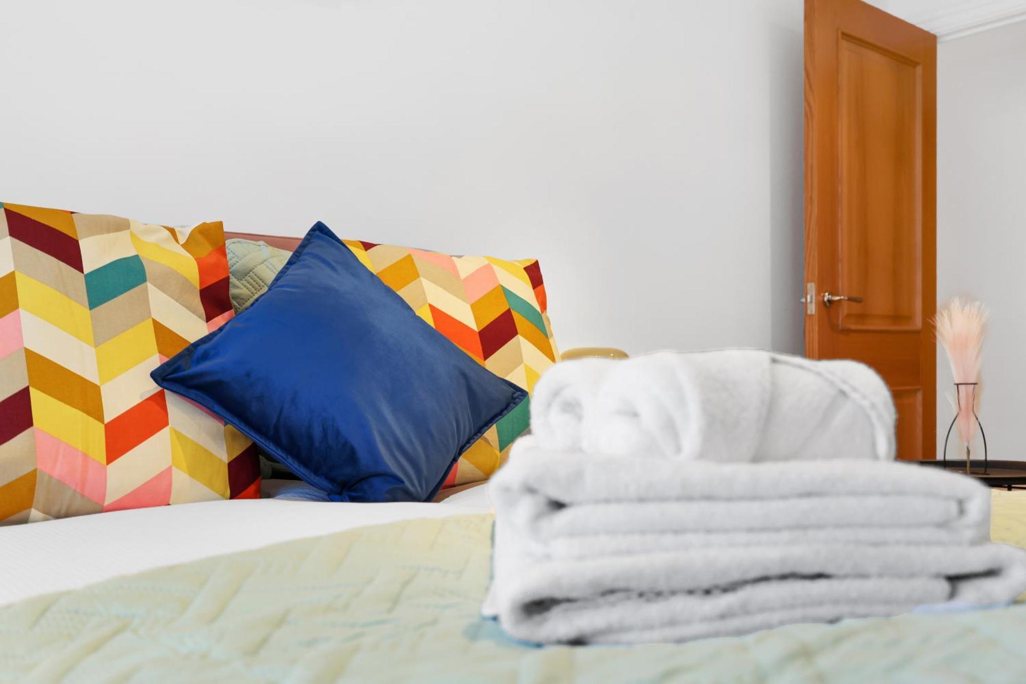 Sleeps 8, Parking, River Views, Chelsea 3 Bdr * Londres