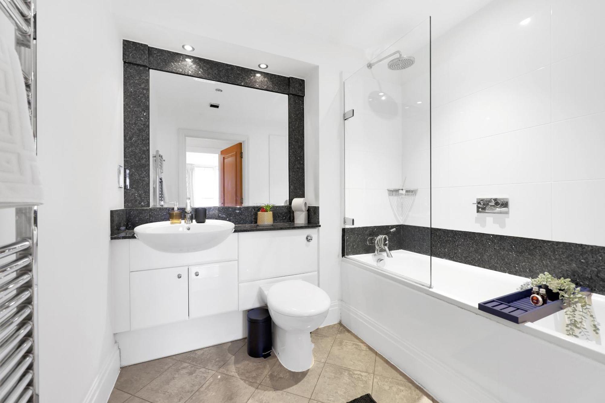 Sleeps 8, Parking, River Views, Chelsea 3 Bdr Apartamento