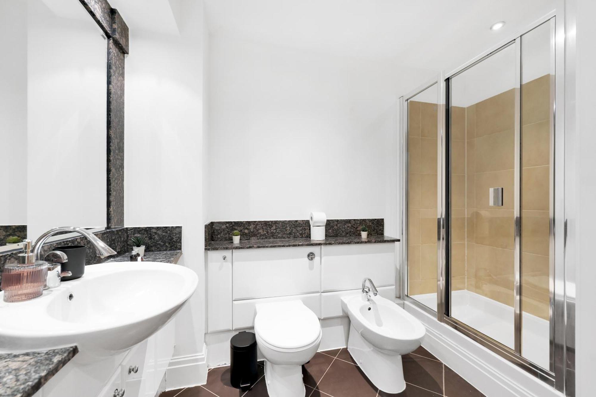 Sleeps 8, Parking, River Views, Chelsea 3 Bdr Londres