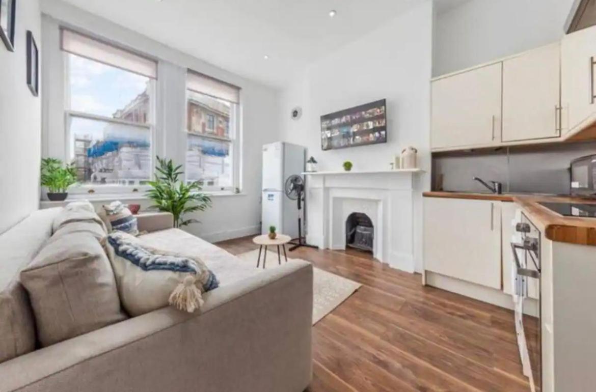 - 2 Bedroom Flat Near Clapham Junction Cj *