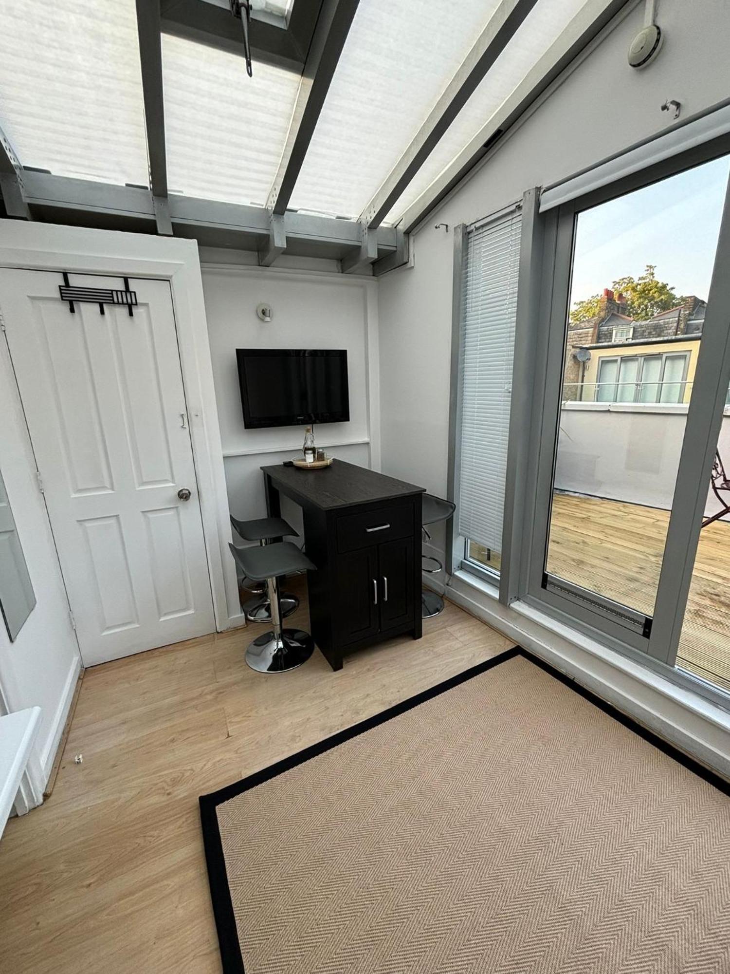 Top Floor Delightful Flat