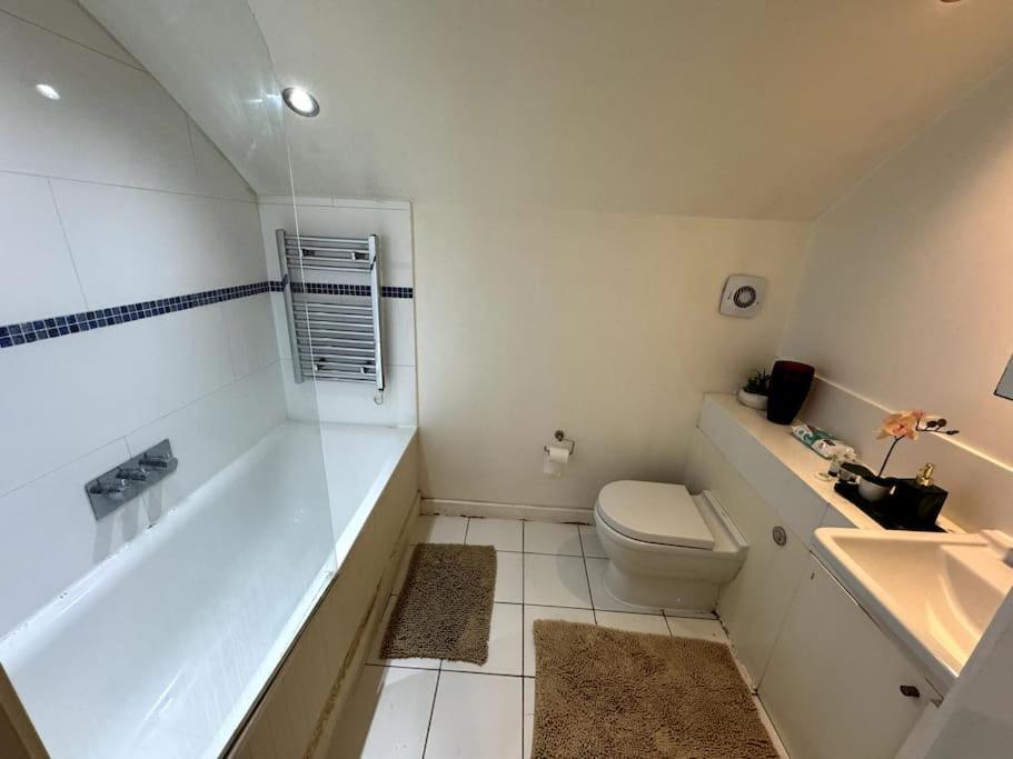 Paddington Station 2 Bedroom House *