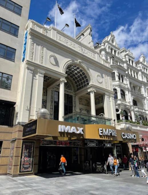 Premium In Piccadilly * Londres