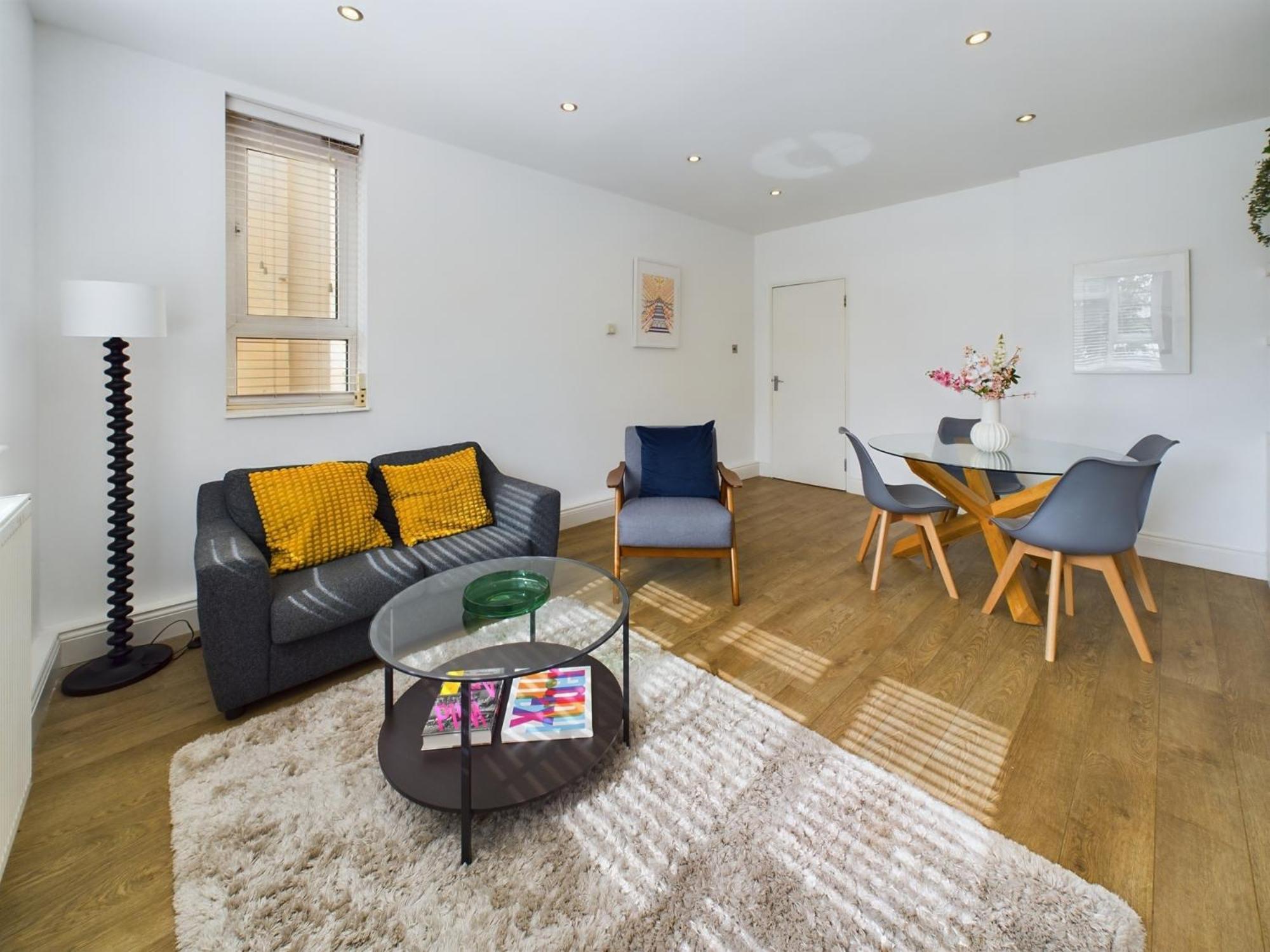 The Earl's Court Hideaway - Warm 3bdr House London