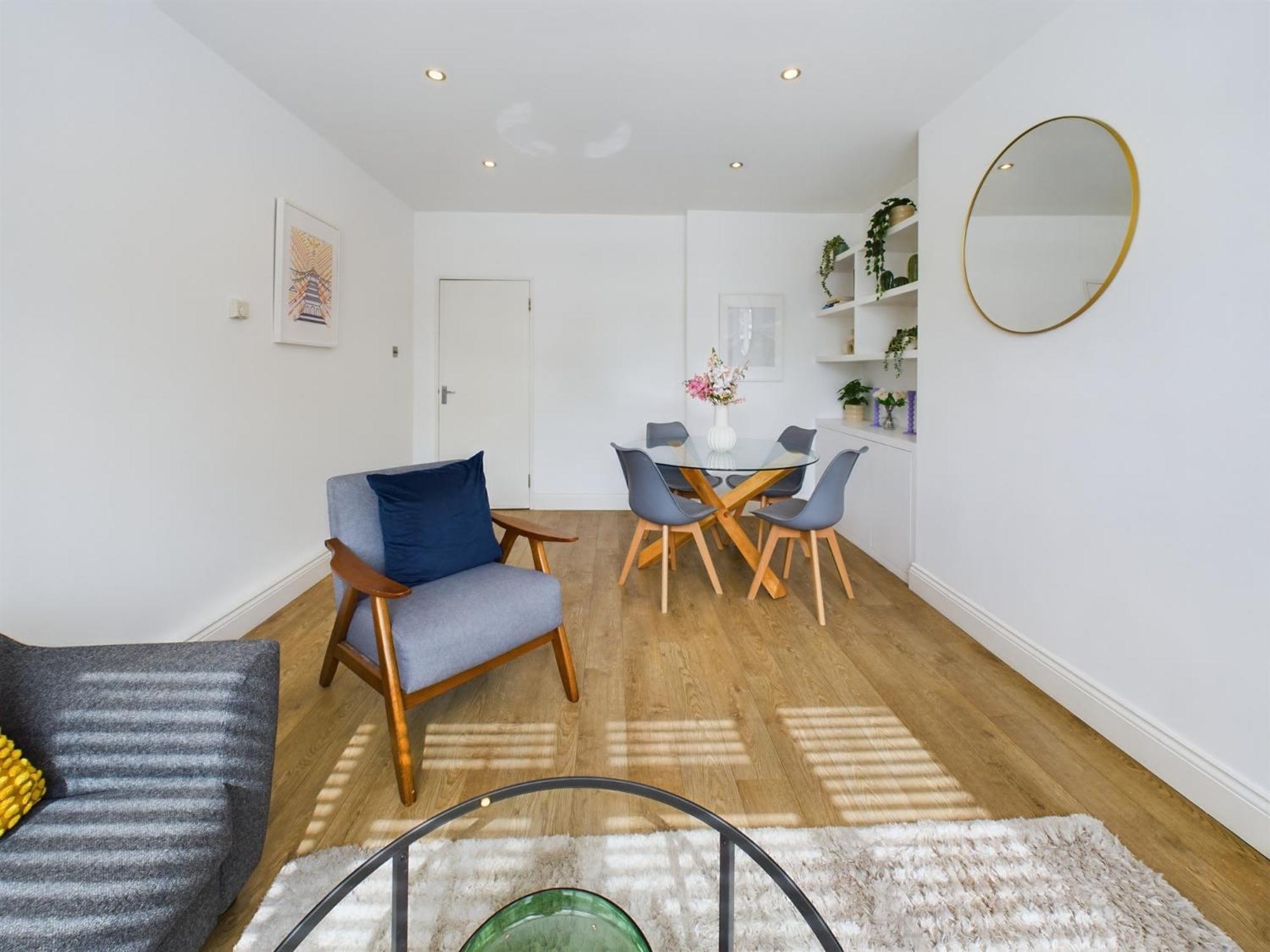 The Earl's Court Hideaway - Warm 3bdr House * London