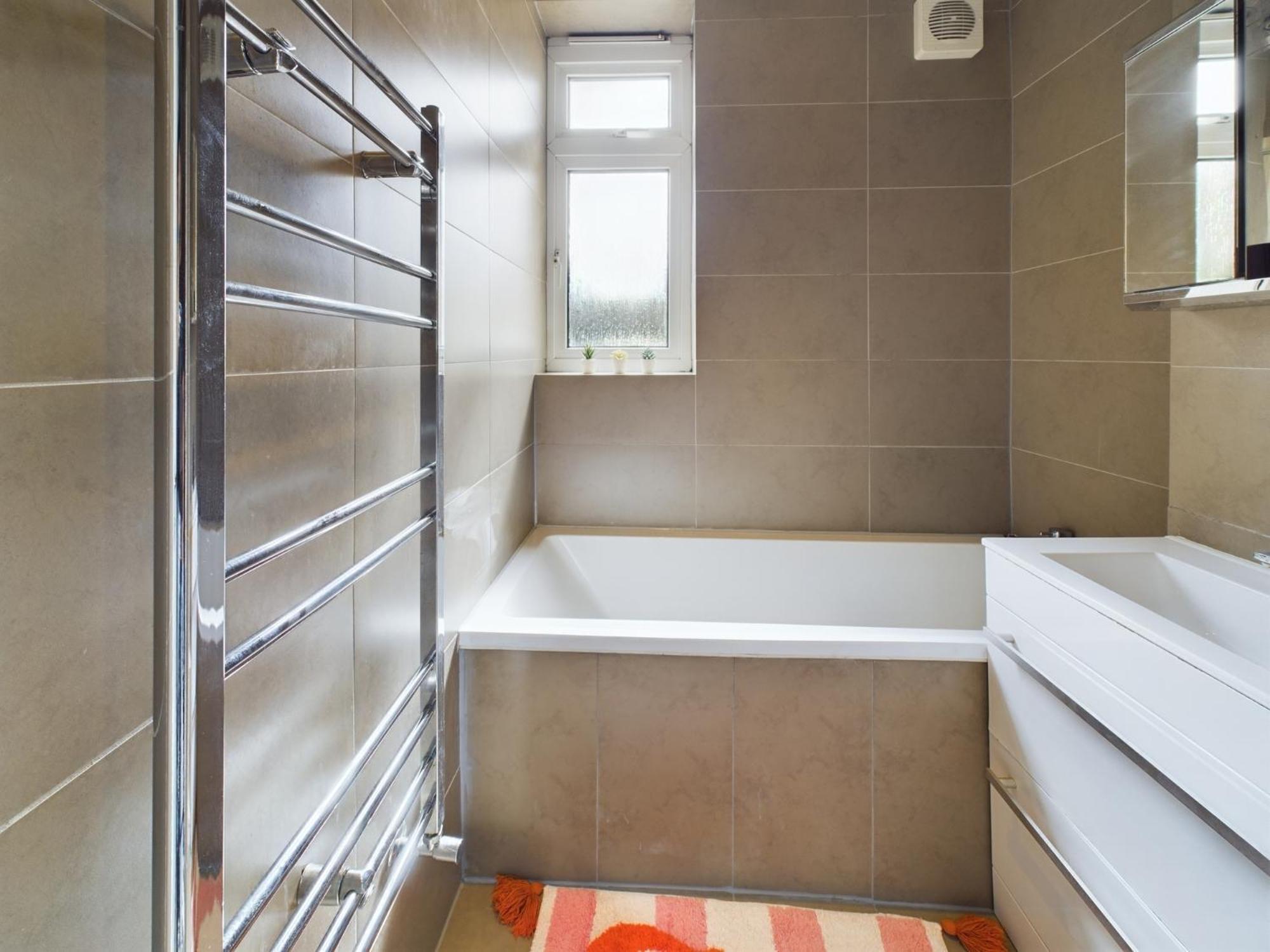 The Earl's Court Hideaway - Warm 3bdr House *