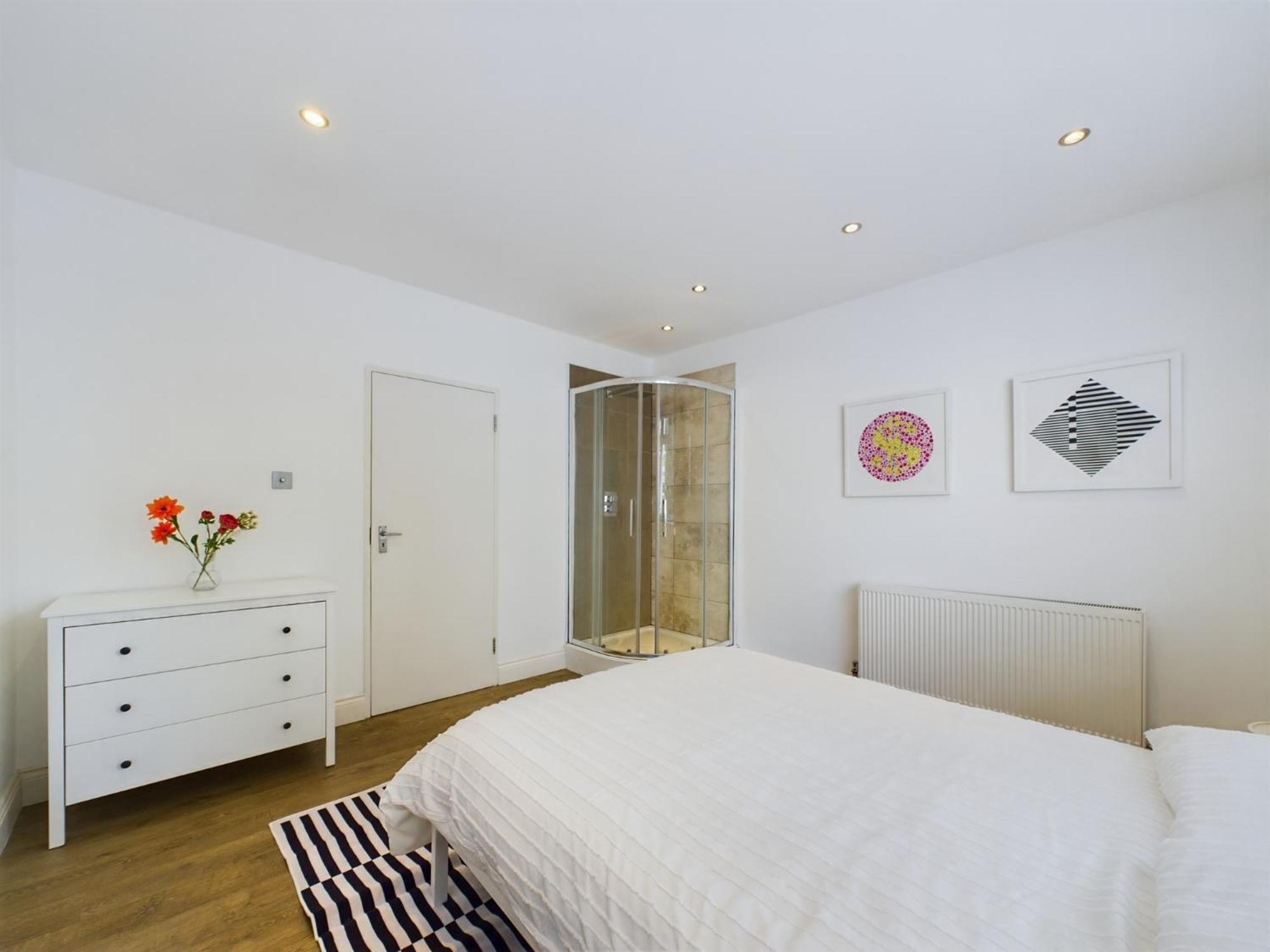 The Earl's Court Hideaway - Warm 3bdr House Apartment