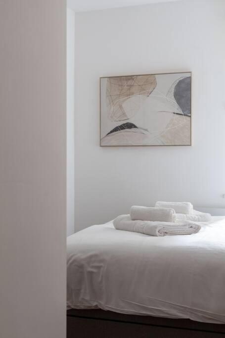 Cozy & Stylish 2-bed Flat In Trentham Ct, *