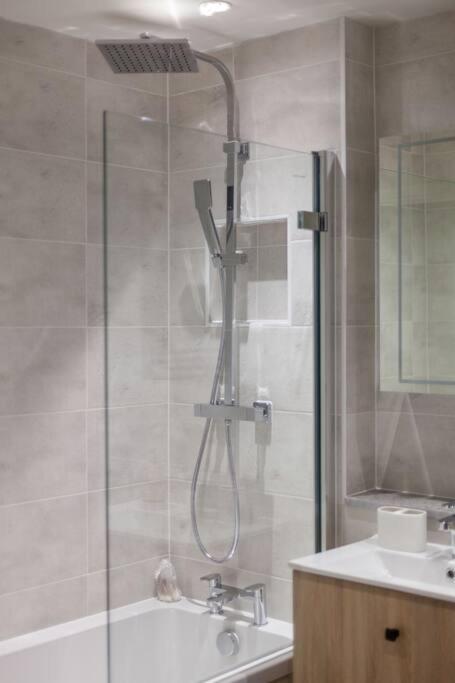 Apartamento Cozy & Stylish 2-bed Flat In Trentham Ct, *