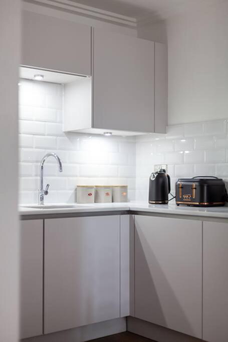 Apartamento Cozy & Stylish 2-bed Flat In Trentham Ct, Londres