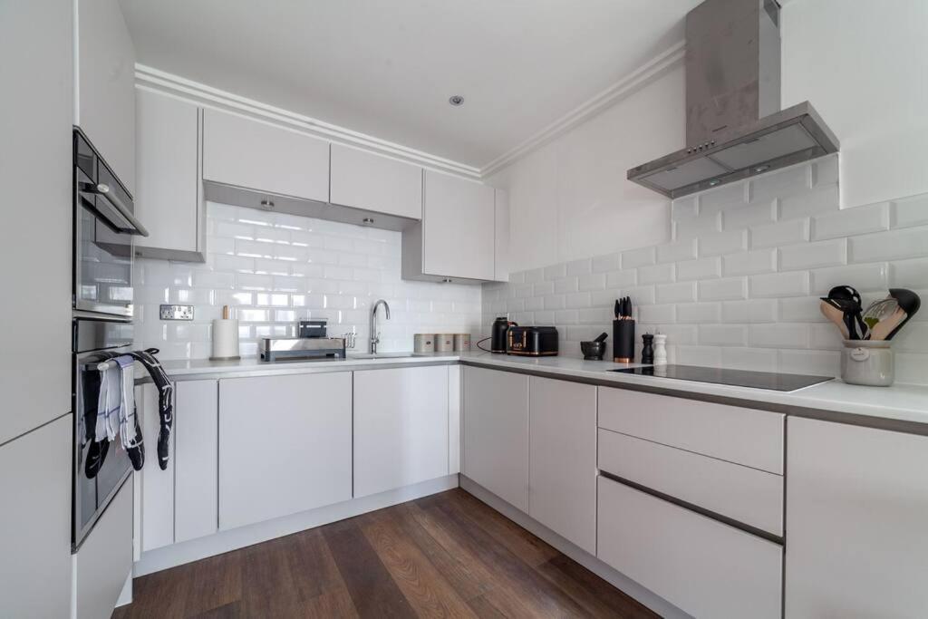 Cozy & Stylish 2-bed Flat In Trentham Ct, *
