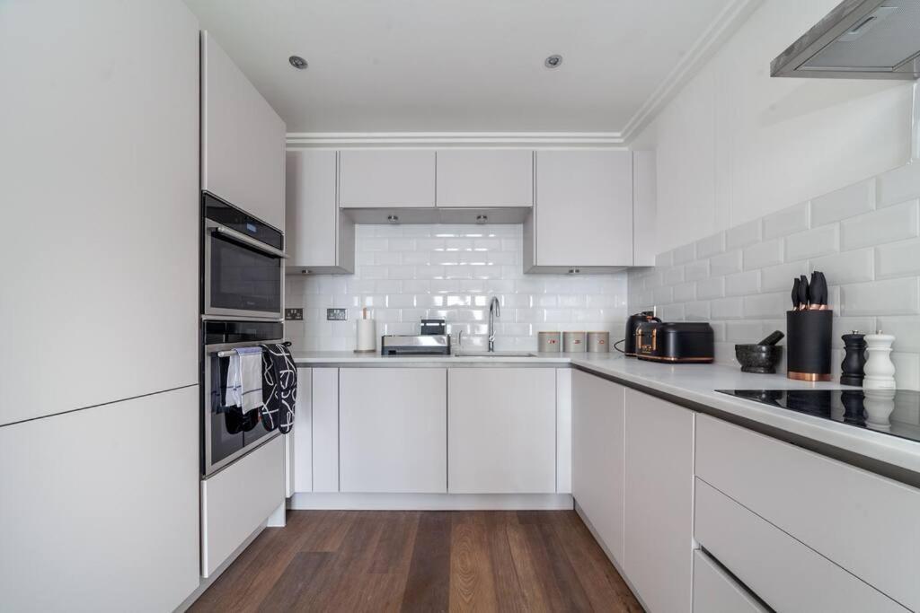 Cozy & Stylish 2-bed Flat In Trentham Ct, Apartamento Londres