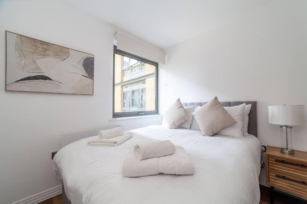 Cozy & Stylish 2-bed Flat In Trentham Ct, Apartamento *