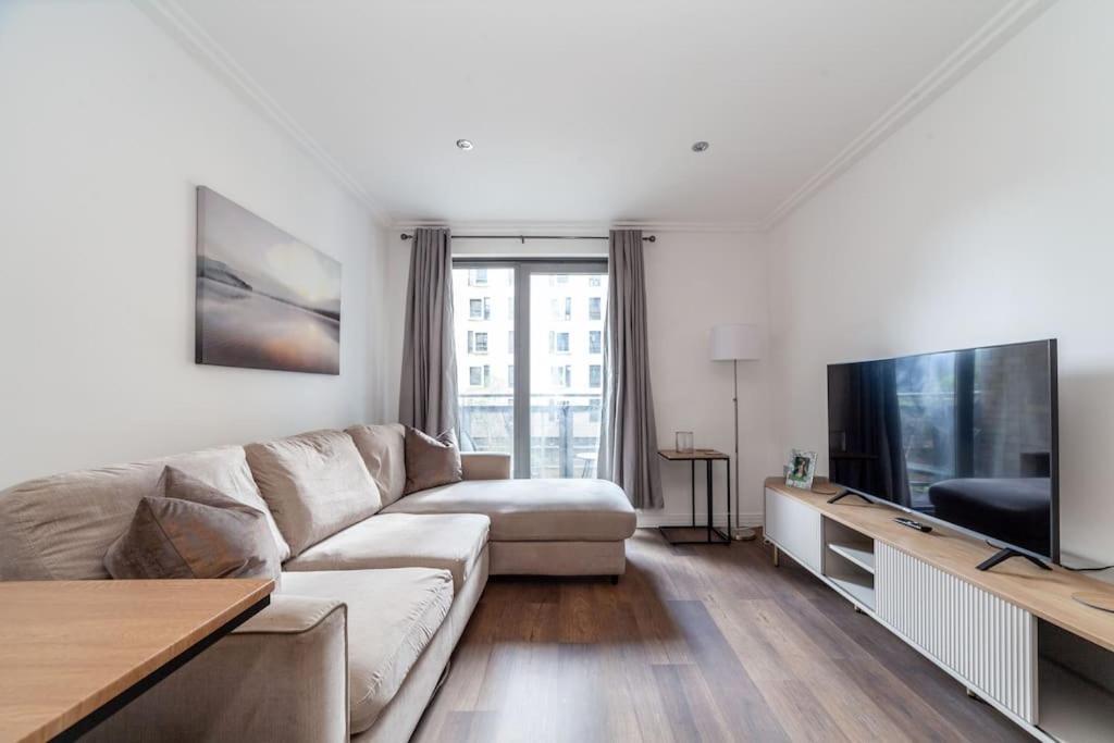 Cozy & Stylish 2-bed Flat In Trentham Ct, Apartamento *
