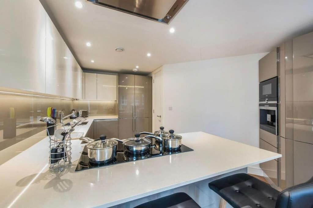 Stylish 3 Bed Gem In * Londres