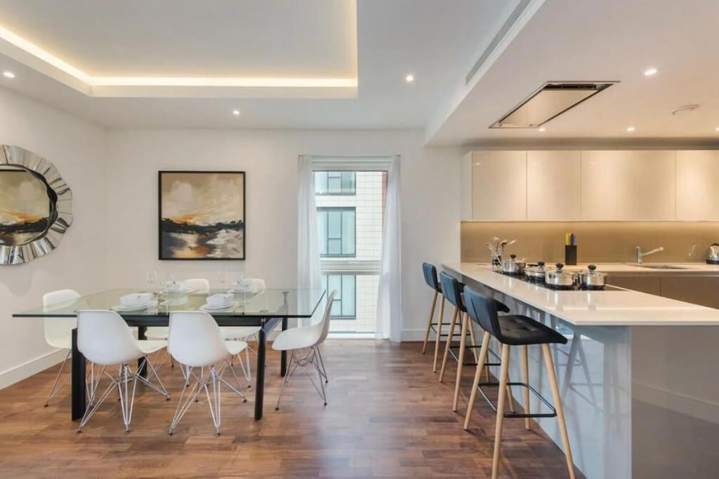 Stylish 3 Bed Gem In Appartement *
