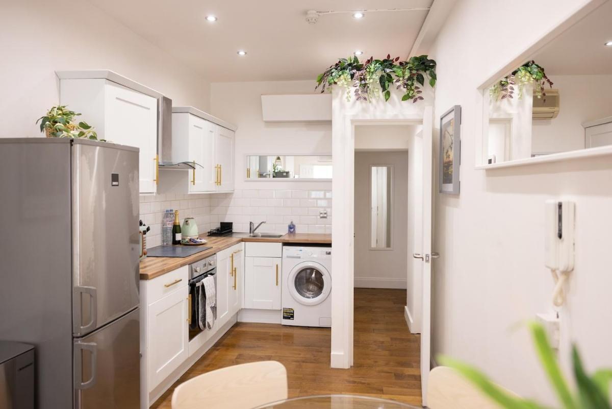 Bright And Cosy 100m From Trafalgar Square * Londres