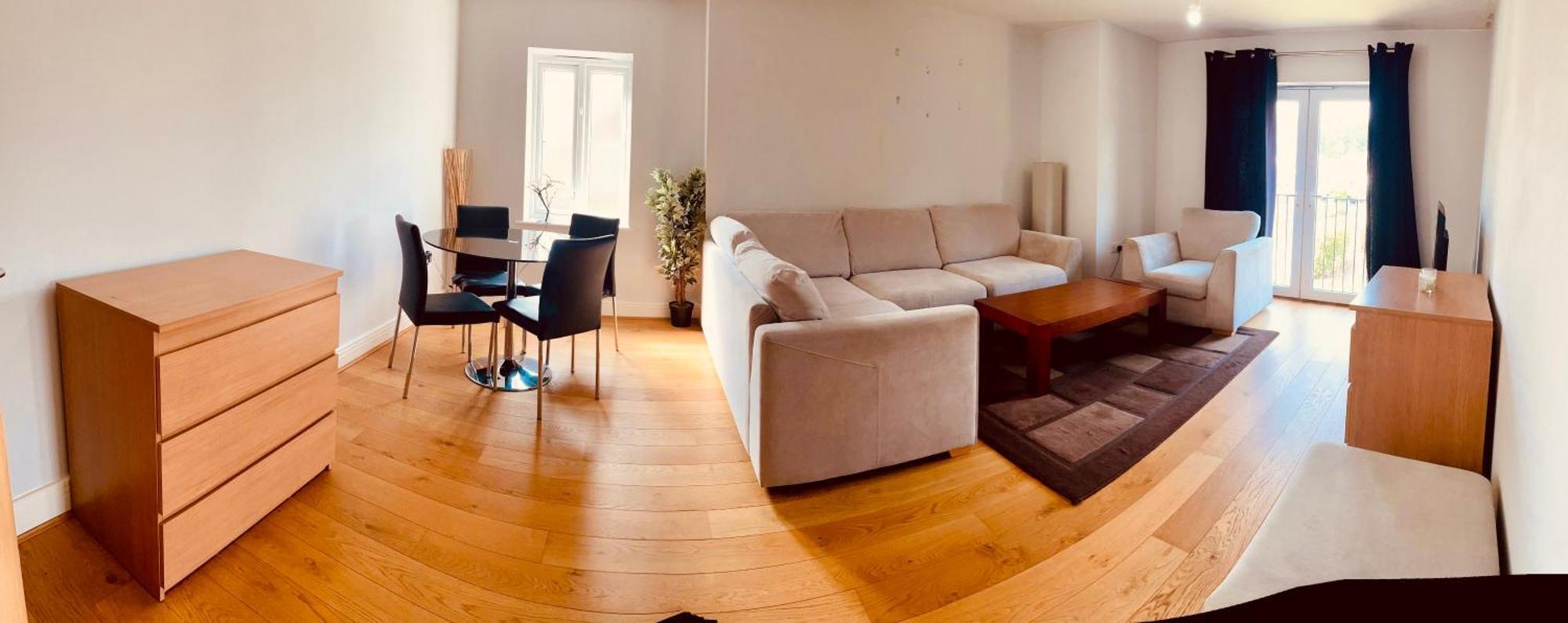 2 Bed Luxury Flat Nxt To Station Apartment *